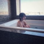 えなこ、歴代お風呂ショットで透明肌全開！「どのお風呂がすき？」
