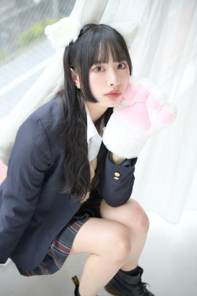 藤川らるむ、猫耳制服ショットに「飼われたい」の声続出！