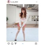 花咲れあ、スケスケなニットコーデで魅せる魅惑の美ボディライン
