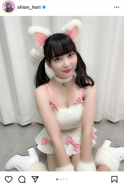 NMB48・堀詩音、猫耳ツインテール衣装で「にゃん」ポーズ「癒された。かわいい」