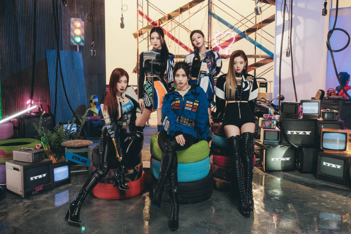 ITZY、初の日本1stシングル『Voltage』がリリース決定