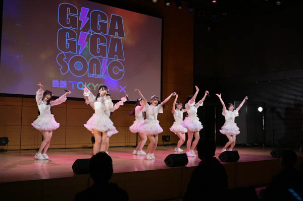 アイドルグループ・it's sunny、i-COL、mai mai、#LOG1Nがギガソニ出演でステージを盛り上げる！＜GIGA・GIGA SONIC＞