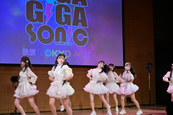 アイドルグループ・it's sunny、i-COL、mai mai、#LOG1Nがギガソニ出演でステージを盛り上げる！＜GIGA・GIGA SONIC＞