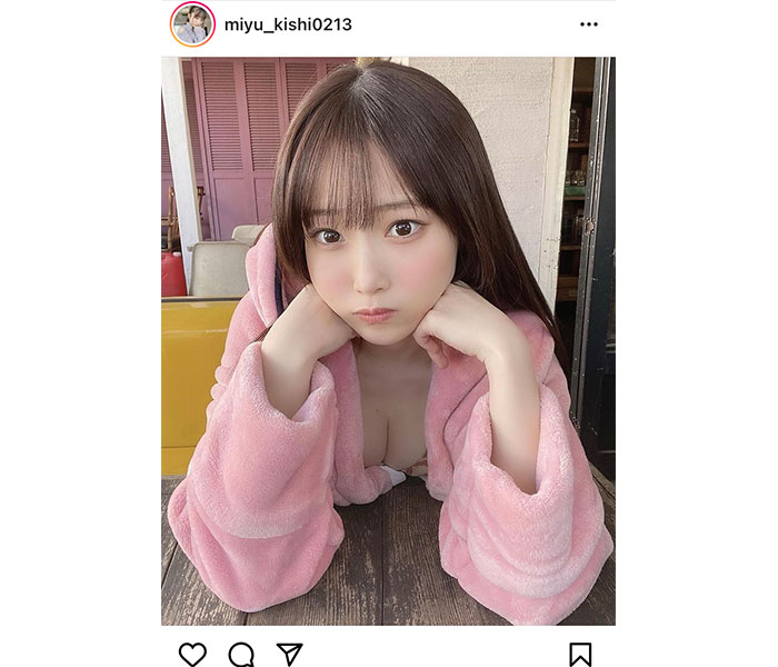 #ババババンビ・岸みゆ、あざとポーズで美谷間チラリ「めちゃくちゃ可愛い」