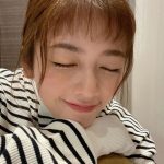 小芝風花、撮影合間のオフショットな微笑みにキュン！「癒やされます」