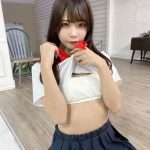 コスプレイヤー・猫乃ここ、美脚見せのセーラー服ショット公開