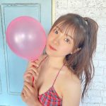 NMB48・貞野遥香、至近距離で見つめる水着オフショットに釘付け！