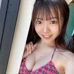 NMB48・貞野遥香、至近距離で見つめる水着オフショットに釘付け！