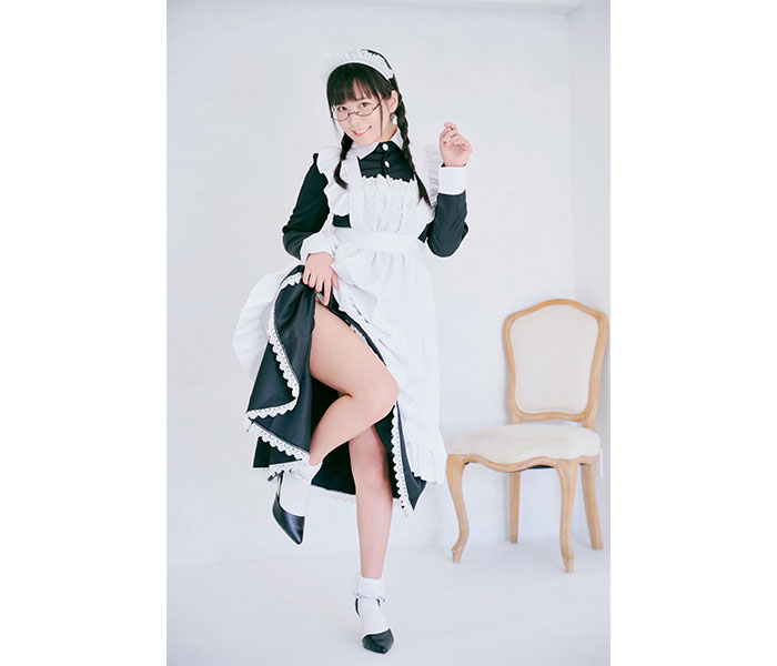 鷲見玲奈、ノースリーブドレスでピアノを弾く写真に「ピアニストみたい素敵」の声