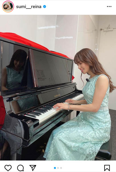 鷲見玲奈、ノースリーブドレスでピアノを弾く写真に「ピアニストみたい素敵」の声