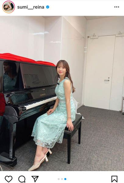 鷲見玲奈、ノースリーブドレスでピアノを弾く写真に「ピアニストみたい素敵」の声
