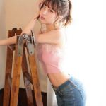 竹内星菜、美麗なくびれデニムショットに反響ぞくぞく