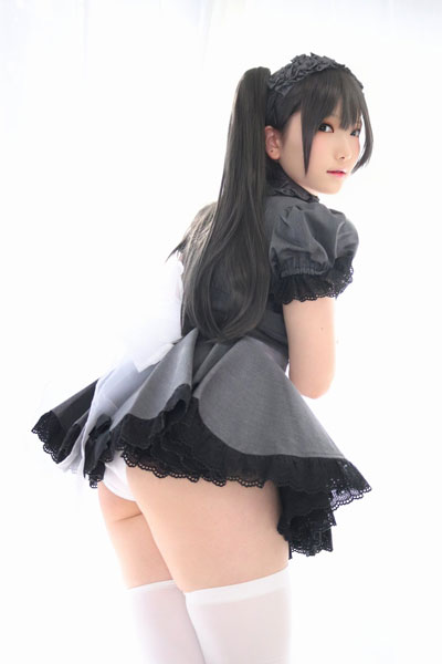 コスプレイヤー・雪菜、目覚めのパンチラメイドコスに歓喜の声ぞくぞく