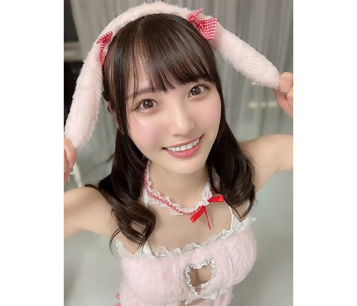 「#YOYOYO」由良ゆら「かまって！」、胸元開きの水着で甘える写真に歓喜の声