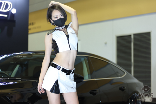 【大阪オートメッセ2022】T-DEMANDブースでモデル・Ai、可愛らしいレースクイーン風の衣装で美脚アピール！