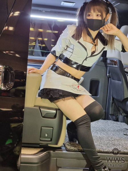 【大阪オートメッセ2022】ツインテール女子・亜桜みくり、セクシーなミニスカコーデでアピール！