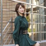 美しすぎるバイオリニスト・Ayasaがダークグリーンの個性溢れるワンピースで登場！ 「バイオリンが加わることでさらにミューコネに彩りを加えられたら」
