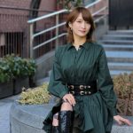 美しすぎるバイオリニスト・Ayasaがダークグリーンの個性溢れるワンピースで登場！ 「バイオリンが加わることでさらにミューコネに彩りを加えられたら」