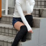 八頭身ドラマー・夏芽が美脚際立つカジュアルコーデで登場！ 「いつもとは違う煌びやかな雰囲気を出せたらいいな」