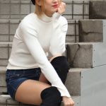 八頭身ドラマー・夏芽が美脚際立つカジュアルコーデで登場！ 「いつもとは違う煌びやかな雰囲気を出せたらいいな」