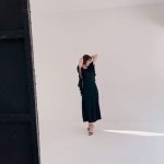 トリンドル玲奈が大胆露出。背中がザックリのワンピースに「ドキッとする」「背中キレイ」「神々しい」とファン絶賛！