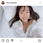 藍沢梨夏、はだけシャツで寝そべり自撮り披露
