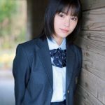 岩本蓮加(乃木坂46)、梅山恋和(NMB48)、平山遊季(アンジュルム)らが登場！高校・中学卒業記念の制服グラビア誌表紙公開