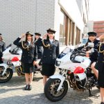 超ときめき♡宣伝部が一日警察署長に！『前みて右みて左みて』をパフォーマンス