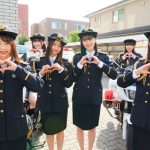 超ときめき♡宣伝部が一日警察署長に！『前みて右みて左みて』をパフォーマンス
