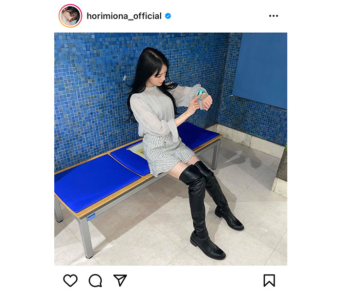 堀未央奈、絶対領域コーデ「たまごっち」を遊び尽くす！「育成中の経過報告待ってます」