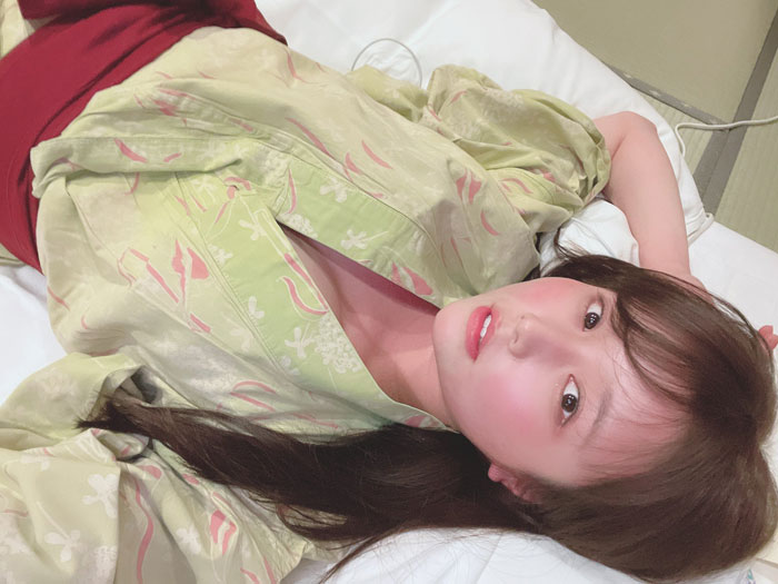 小日向ゆか、頬を赤めた無防備浴衣ショットに歓喜の声！「一緒に飲みたい」