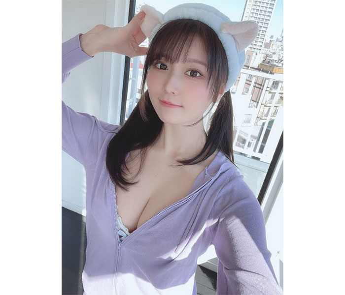 小日向ゆか、パーカー越しのチラ見せ美谷間で釘付け！「最高ですっ」