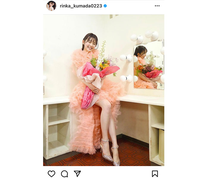 久間田琳加、ピンクのドレスコーデで美脚披露「Seventeen」専属モデルから卒業