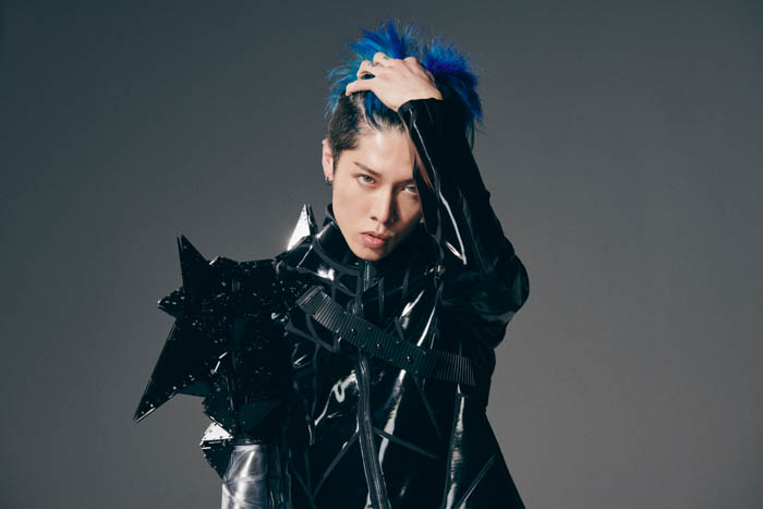 MIYAVI、新曲『Strike It Out』ジャケット＆アーティスト写真公開