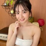 長月翠、パジャマ越しに魅惑のふんわり美バスト披露
