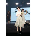 26時のマスカレイド・吉井美優、花柄のヴィンテージコーデで「TGC」初ランウェイ！「本当に幸せでした」＜マイナビ TGC 2022 S/S＞