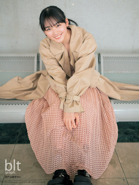 櫻坂46・山崎天、黒髪ロングヘアーで魅了する「blt graph.vol.77」表紙画像が公開