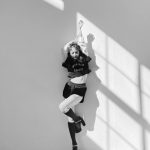 谷まりあが超ミニ丈ショーパンのクローズアップを公開！美脚全開にファン大絶賛