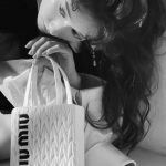 谷まりあが超ミニ丈ショーパンのクローズアップを公開！美脚全開にファン大絶賛