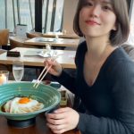 羽柴なつみ、タイトなミニスカで美脚見せつけ！「セクシーがすぎる」「ミニスカが鼻血ものですぅ」