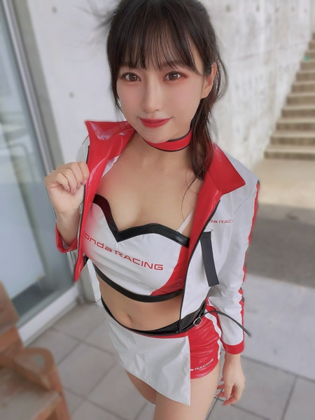 レースクイーン・今田希、セクシー過ぎるミニ丈衣装で悶絶ポーズ！ 「コスチュームは私がデザインさせていただきました。」