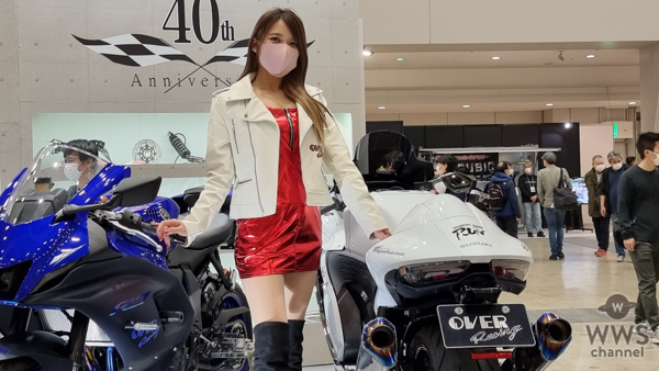 華麗なコンパニオンが美脚アピールの衣装で２日目を盛り上げる！＜東京モーターサイクルショー2022＞