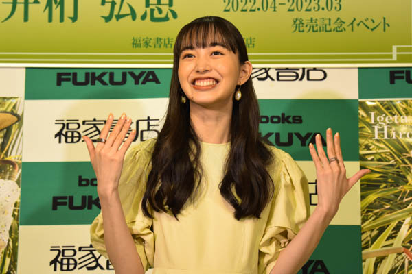 井桁弘恵がカレンダー発売イベントに登場