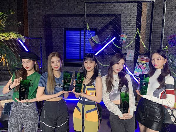 TWICEの妹分グループ・ITZY、美脚あらわなクールな衣装でパワフルなダンス披露！ 初の日本オリジナルシングル発売日にリリース記念オンラインイベントを実施！