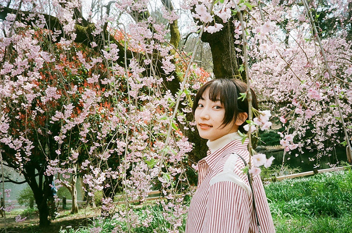 武田玲奈、美しく咲き誇る桜をバックにした『振り返りショット』を公開