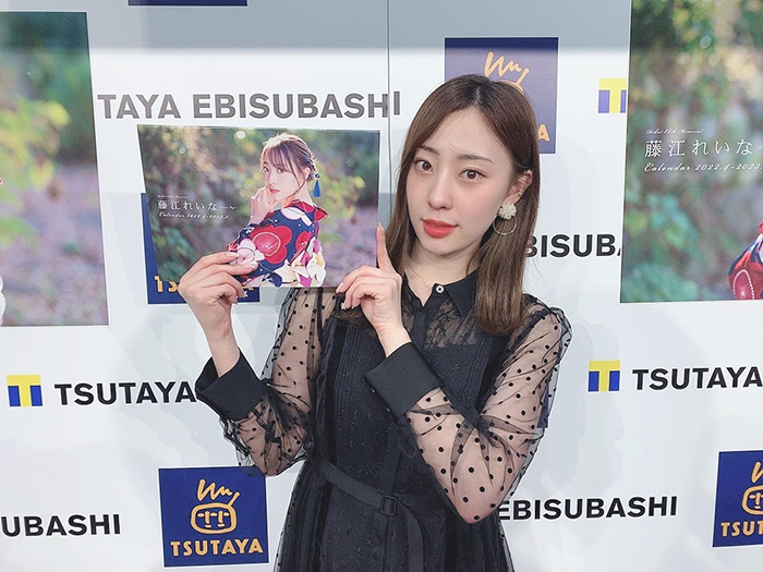 藤江れいな、古賀成美が思い出深い大阪の書店でカレンダー発売イベントを開催