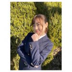 ドラマ『正直不動産』福原遥、ソワソワ？可愛すぎる制服姿のオフショット公開