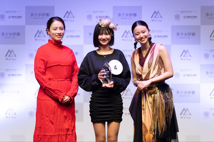 ⼭本舞⾹がプレゼンターで登場！『美少女図鑑 AWARD 2022』グランプリは福島県出身・菅原夕亜