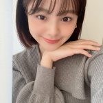NGT48・本間日陽、胸元スリット入りのニット姿で『プク顔』