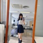 伊織いお、制服越しに伝わるJカップラインに釘付け！